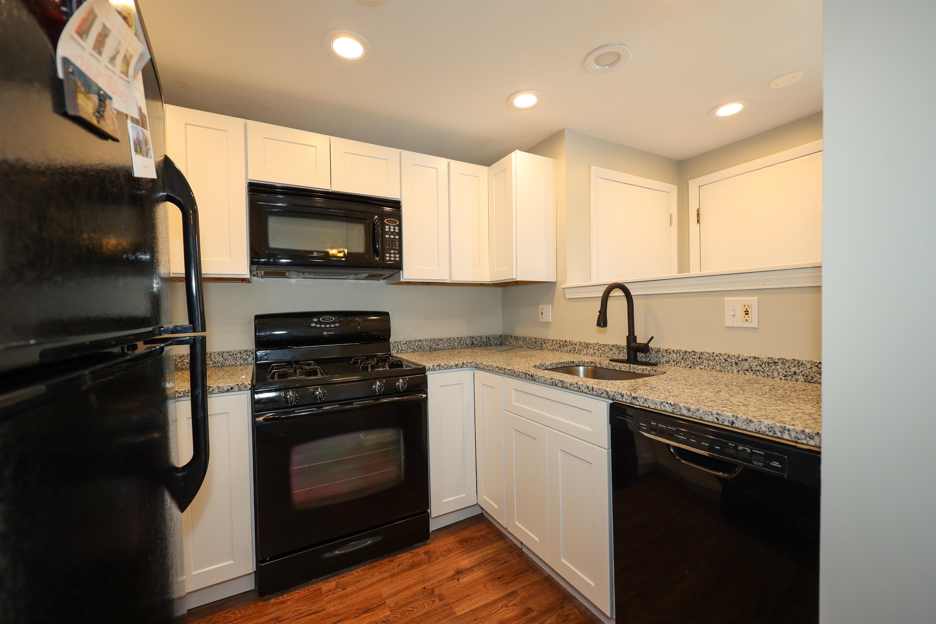 27 Spring Cove Road Nashua, NH 03062 - Photo 5 of 35
