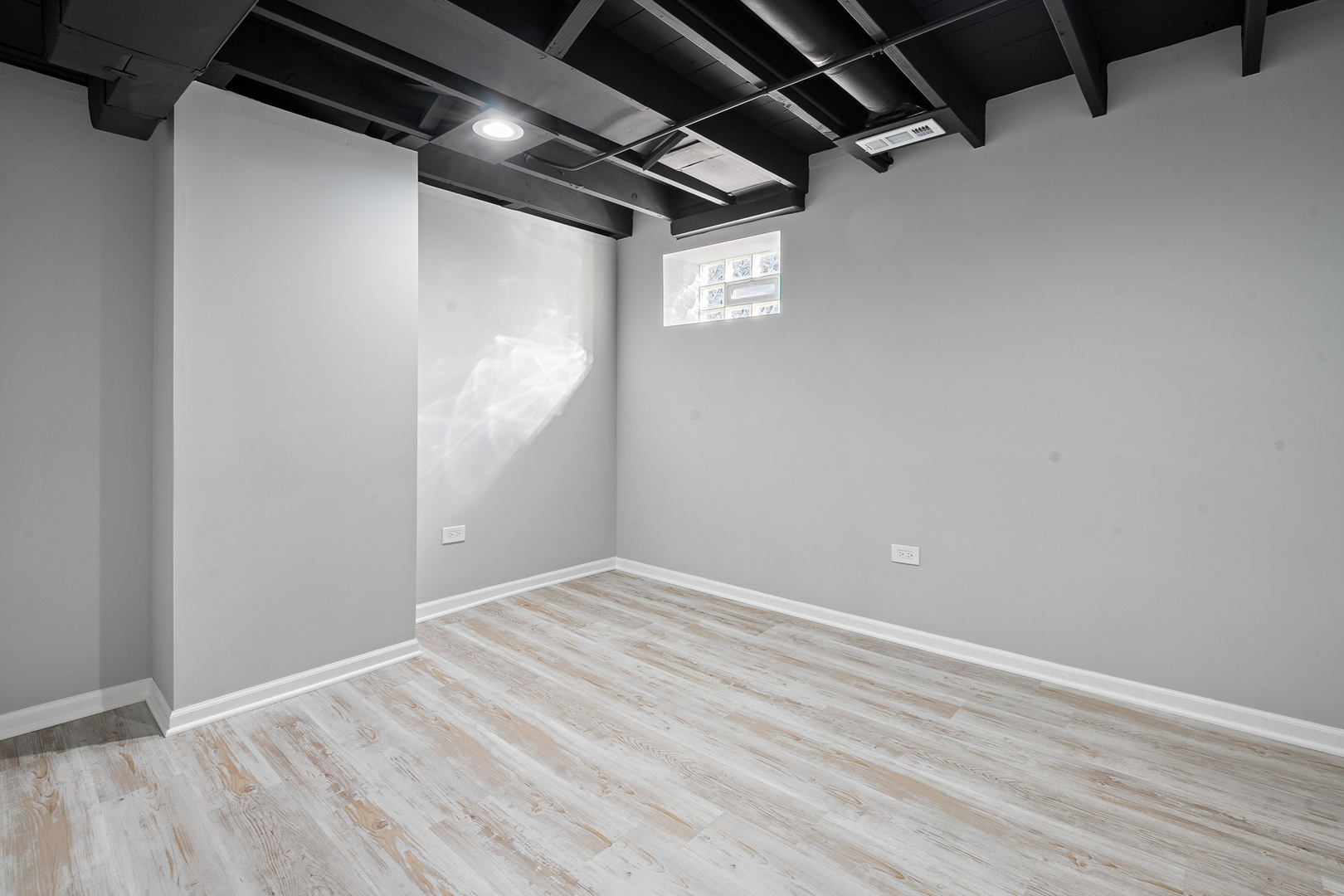 604 Dodge Avenue Evanston, IL 60202 - Photo 23 of 26 a view of small space