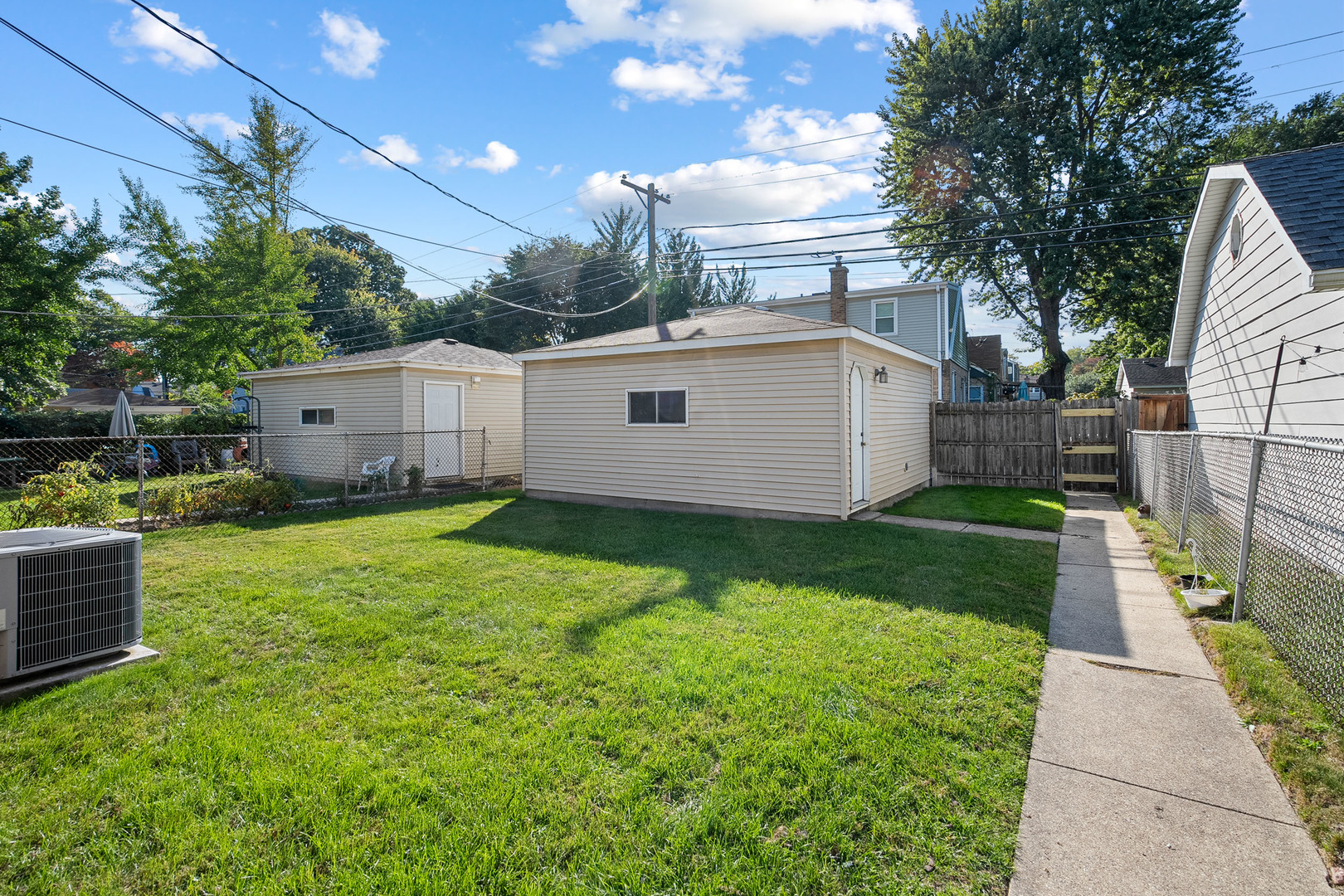 604 Dodge Avenue Evanston, IL 60202 - Photo 26 of 26 a house view with a garden space