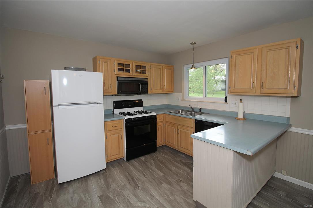 2327 England Town Road St. Louis, MO 63129 - Photo 11 of 37