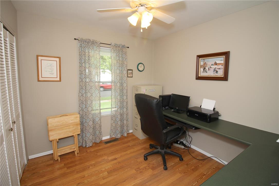 2327 England Town Road St. Louis, MO 63129 - Photo 14 of 37