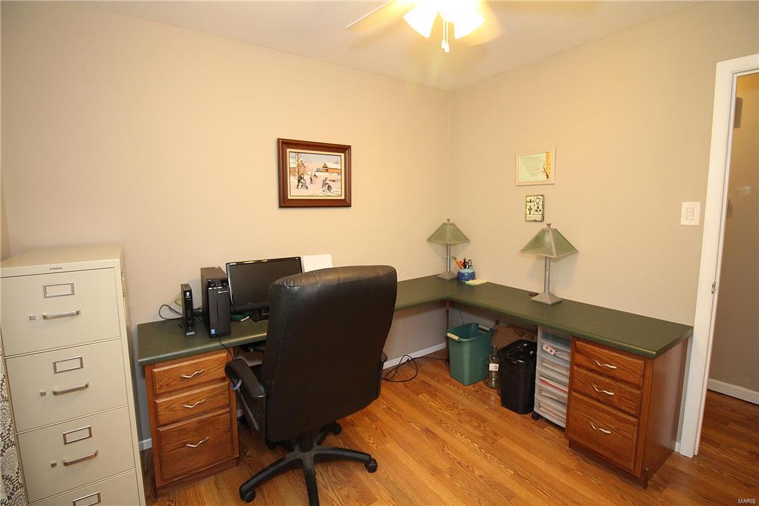 2327 England Town Road St. Louis, MO 63129 - Photo 15 of 37