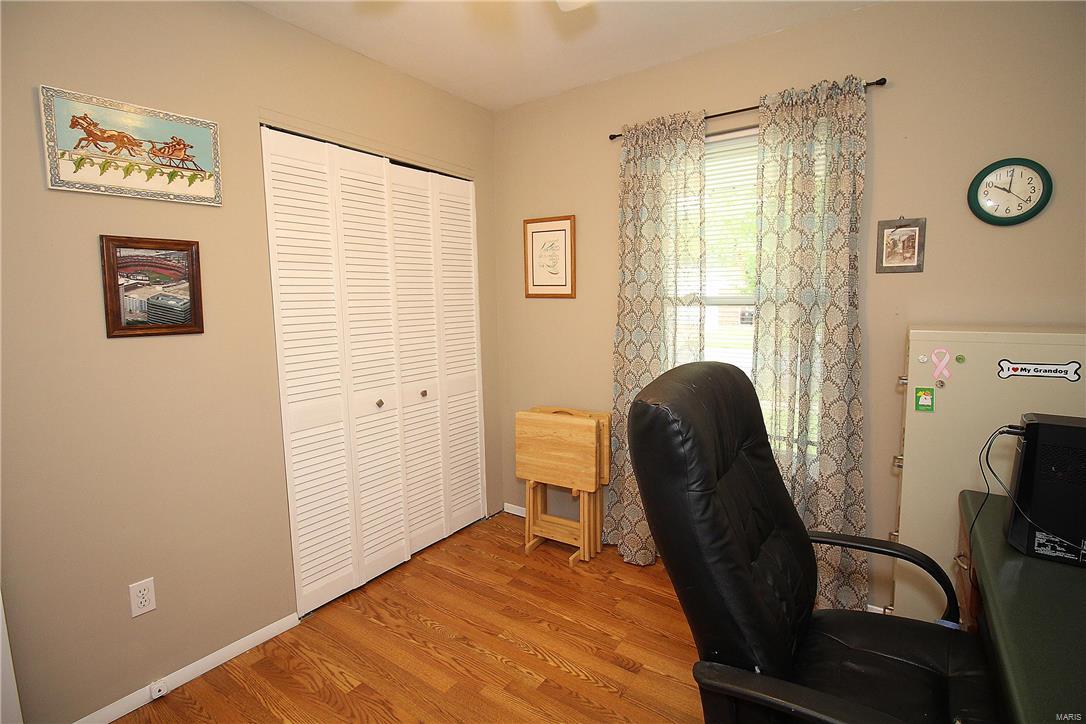 2327 England Town Road St. Louis, MO 63129 - Photo 16 of 37
