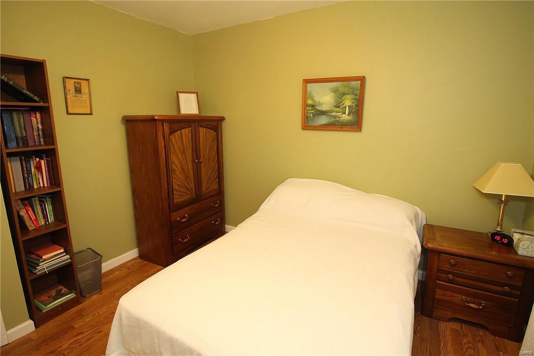 2327 England Town Road St. Louis, MO 63129 - Photo 19 of 37