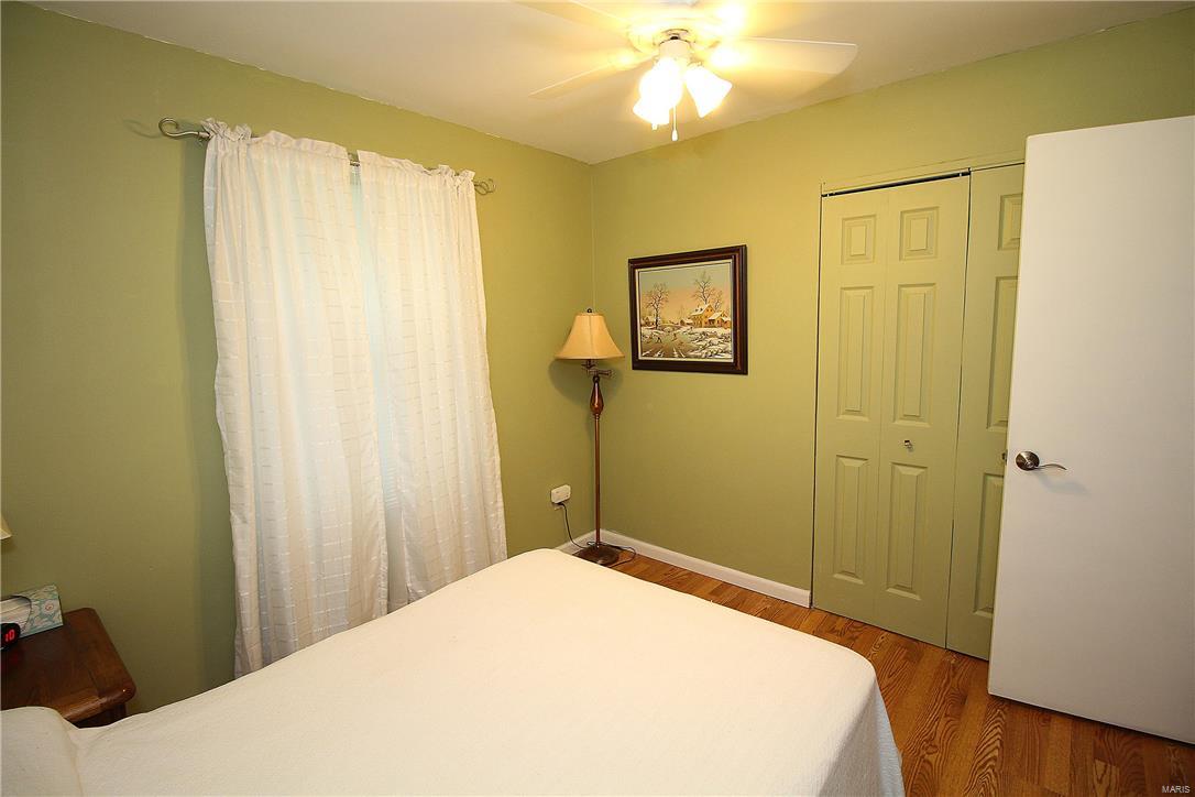 2327 England Town Road St. Louis, MO 63129 - Photo 20 of 37