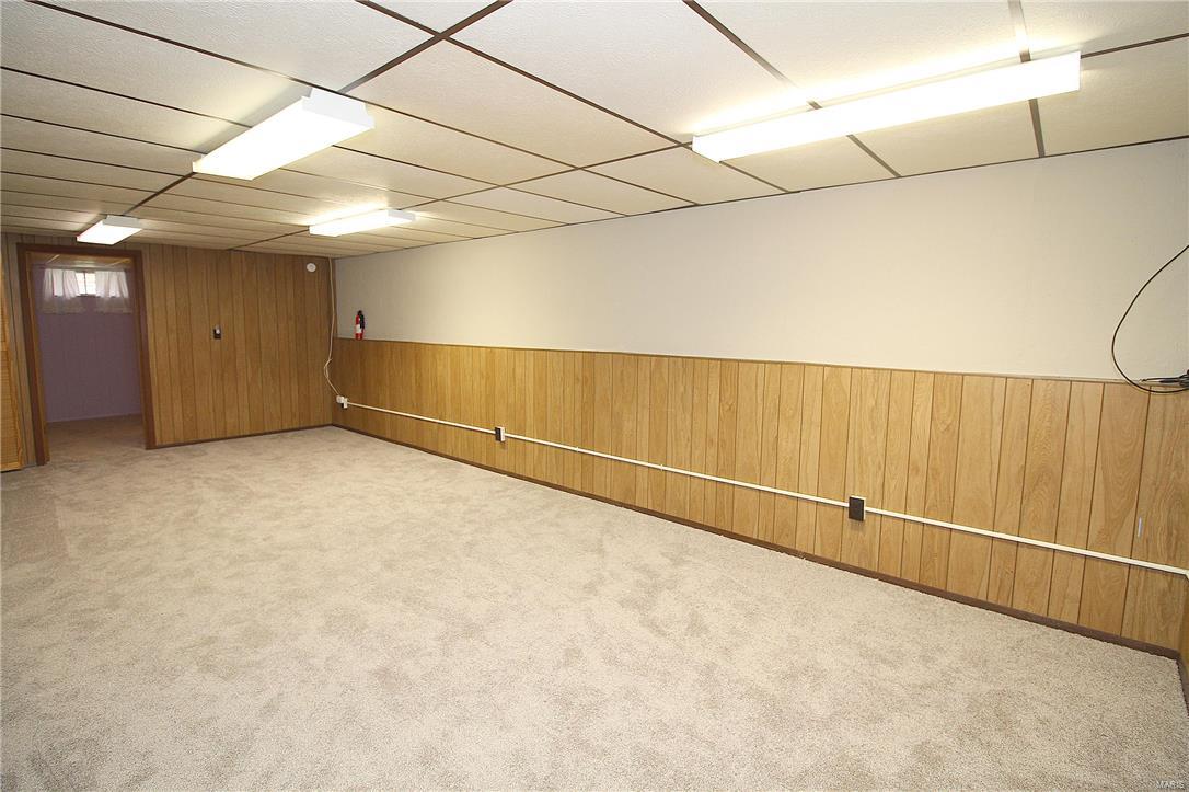 2327 England Town Road St. Louis, MO 63129 - Photo 25 of 37