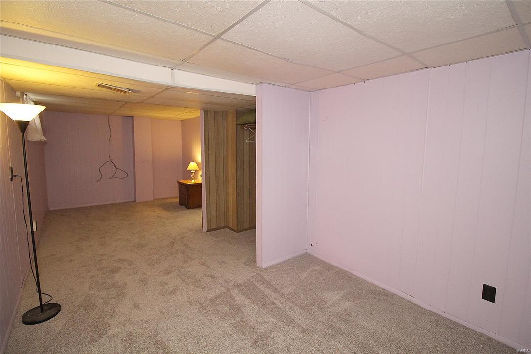 2327 England Town Road St. Louis, MO 63129 - Photo 29 of 37