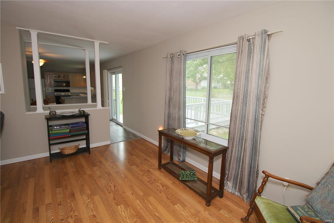 2327 England Town Road St. Louis, MO 63129 - Photo 6 of 37
