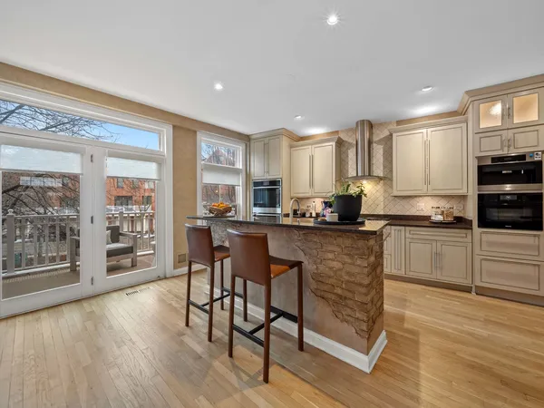 $7,500 | 2048 Valor Court, Glenview, IL 60026