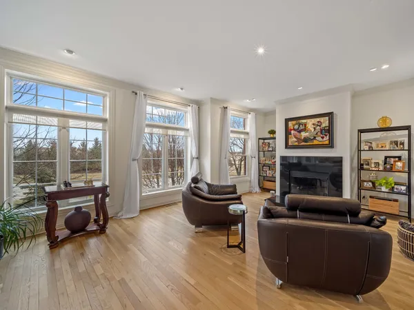 $7,500 | 2048 Valor Court, Glenview, IL 60026