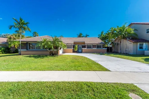 $640,000 | 5720 West Waterford Drive, Davie, FL 33331