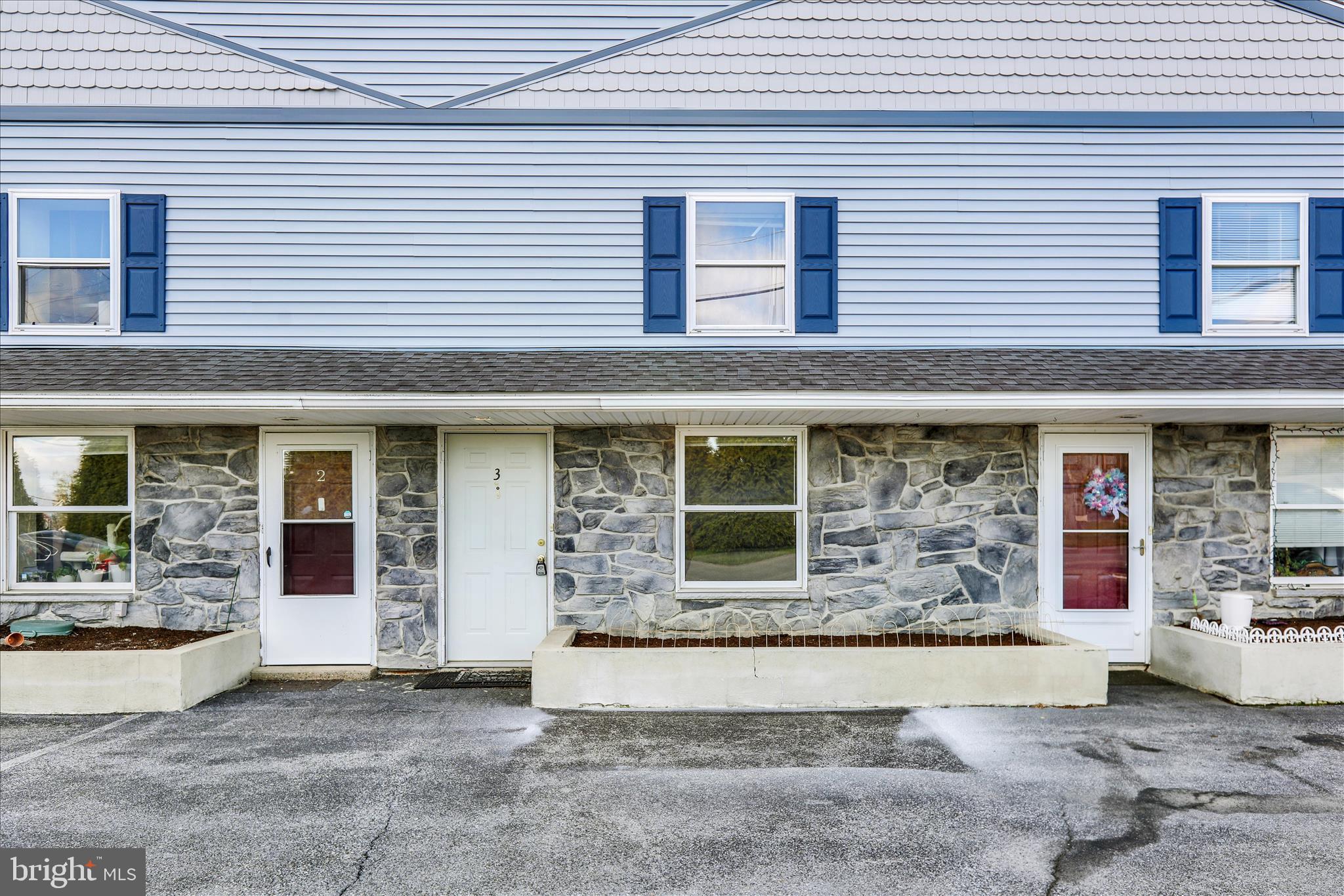 709 Hill Road, Unit 3 Wernersville, PA 19565 - Photo 2 of 14 360_5499