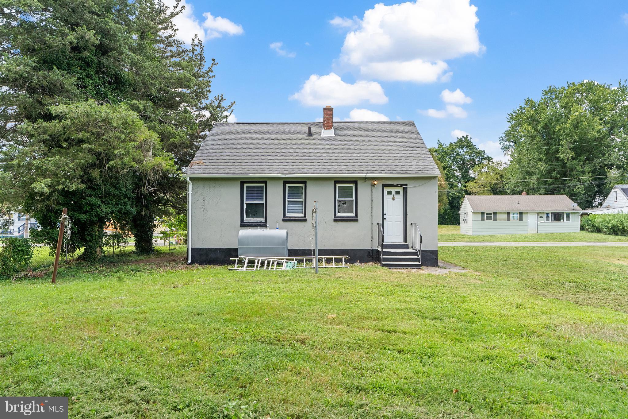 22 Davis Avenue Salem, NJ 08079 - Photo 25 of 25 a front view of a house with a garden