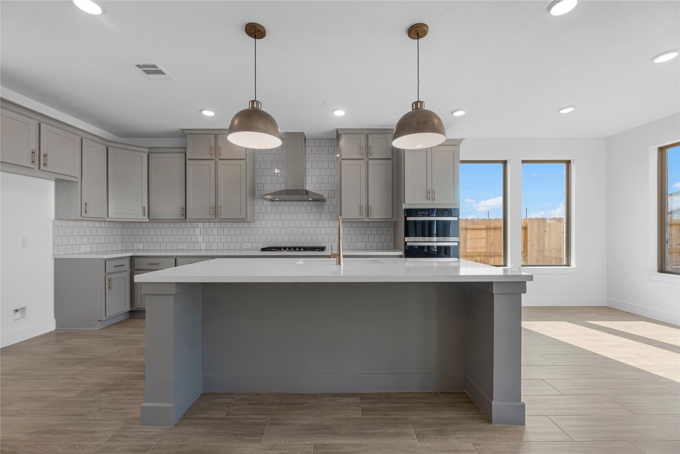 5023 Nesbit Path Rosenberg, TX 77471 - Photo 5 of 22 Representative image. Features, specifications, selections and colors may vary.