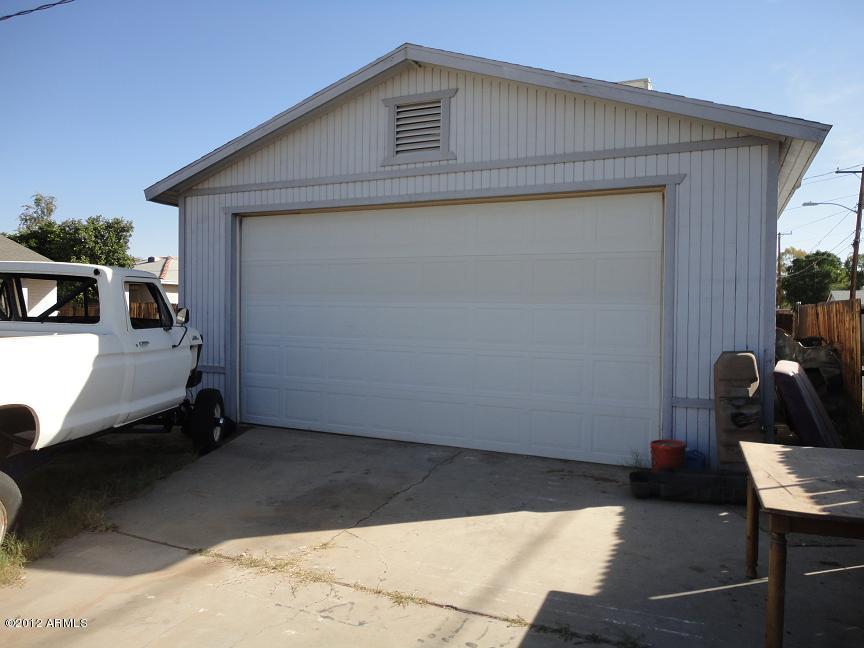 2001 East Weldon Avenue Phoenix, AZ 85016 - Photo 3 of 6 Weldon Garage 2