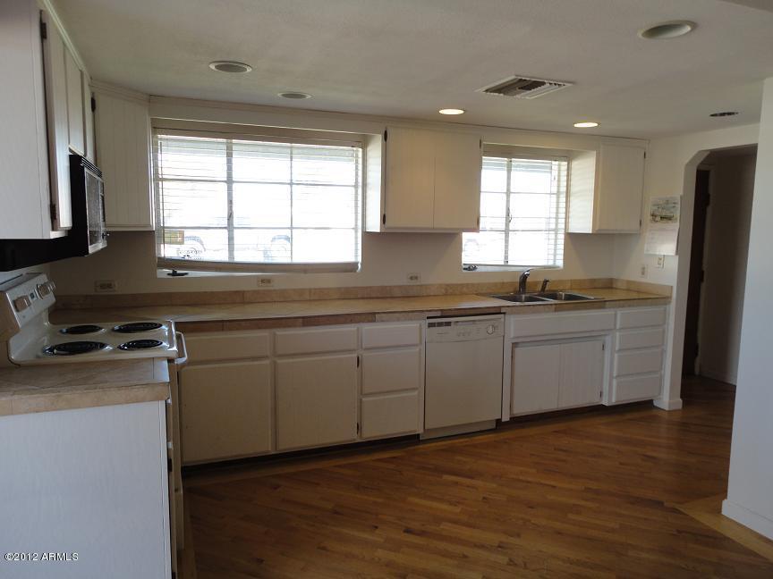 2001 East Weldon Avenue Phoenix, AZ 85016 - Photo 5 of 6 Weldon Kitchen