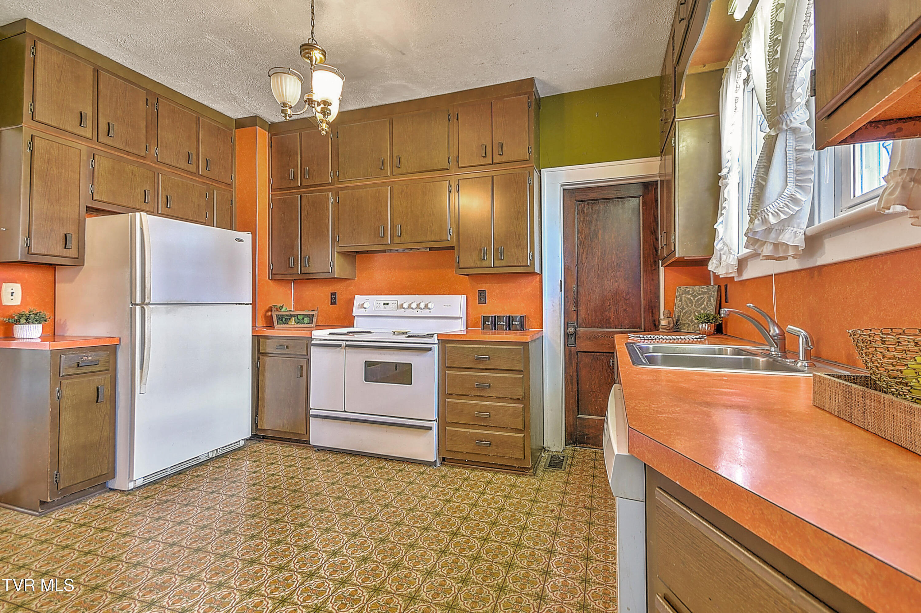 724 Park Street Bristol, VA 24201 - Photo 15 of 35 724 Park St KK-24