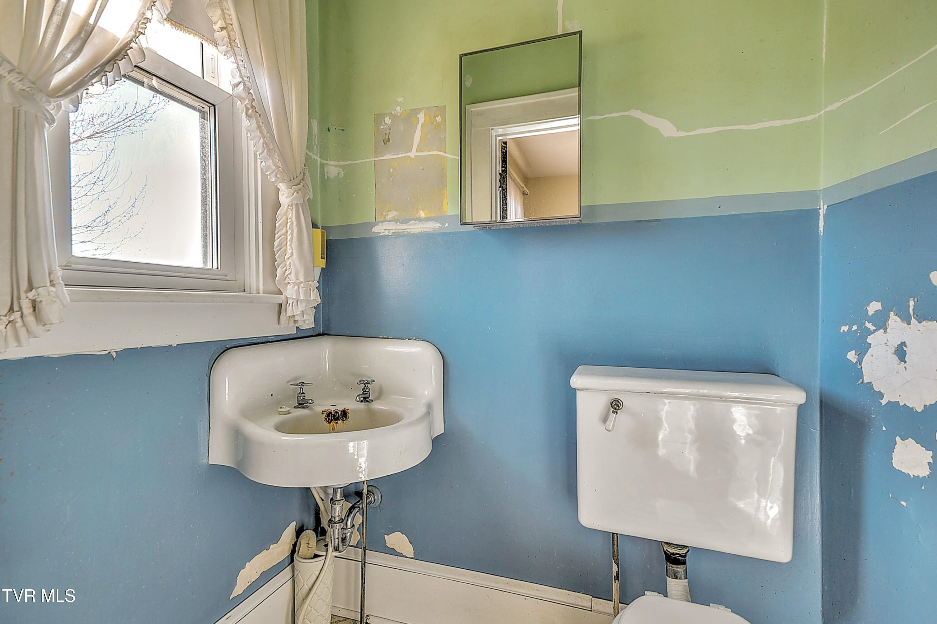 724 Park Street Bristol, VA 24201 - Photo 20 of 35 724 Park St KK-32