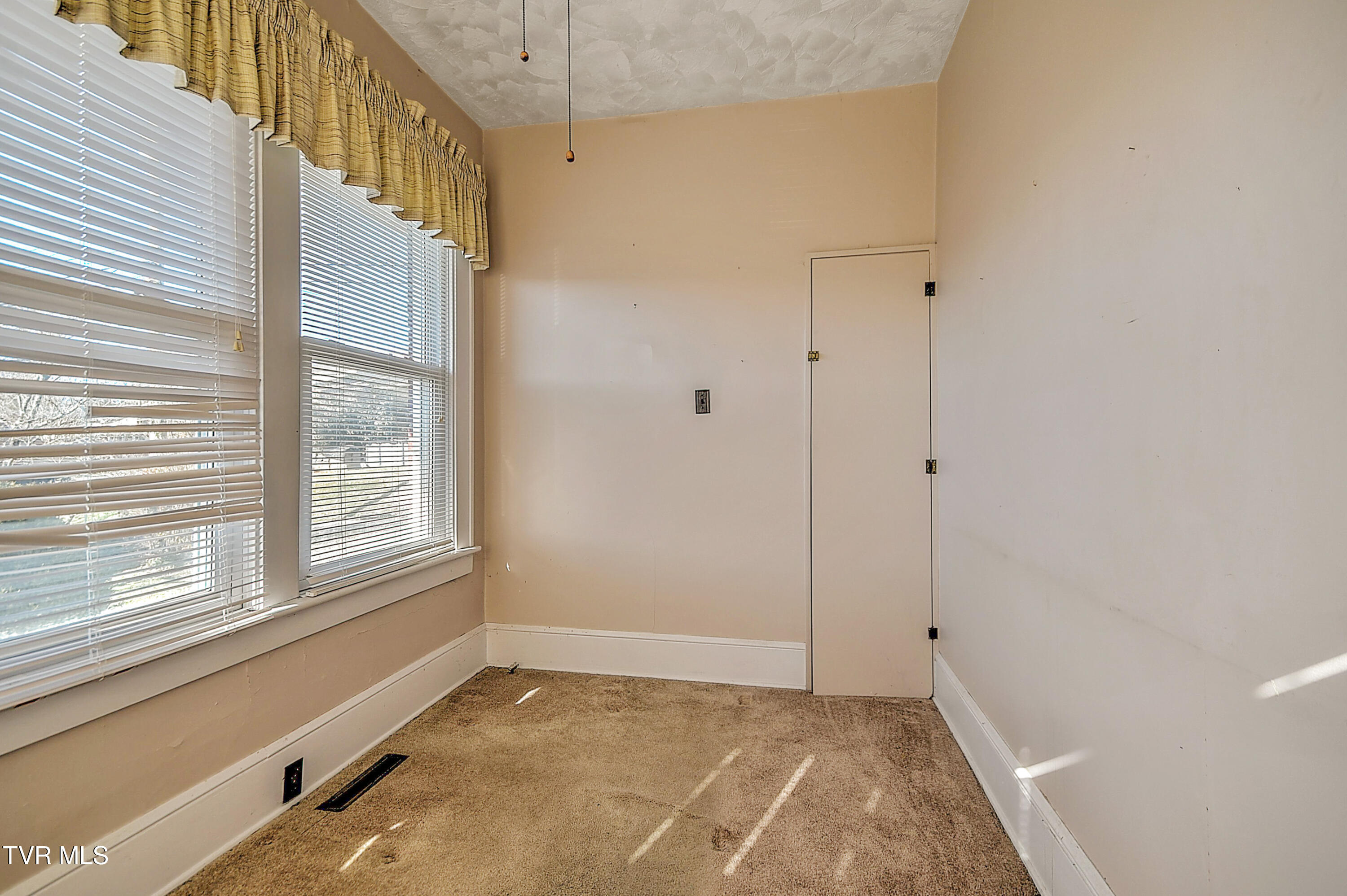 724 Park Street Bristol, VA 24201 - Photo 24 of 35 724 Park St KK-38