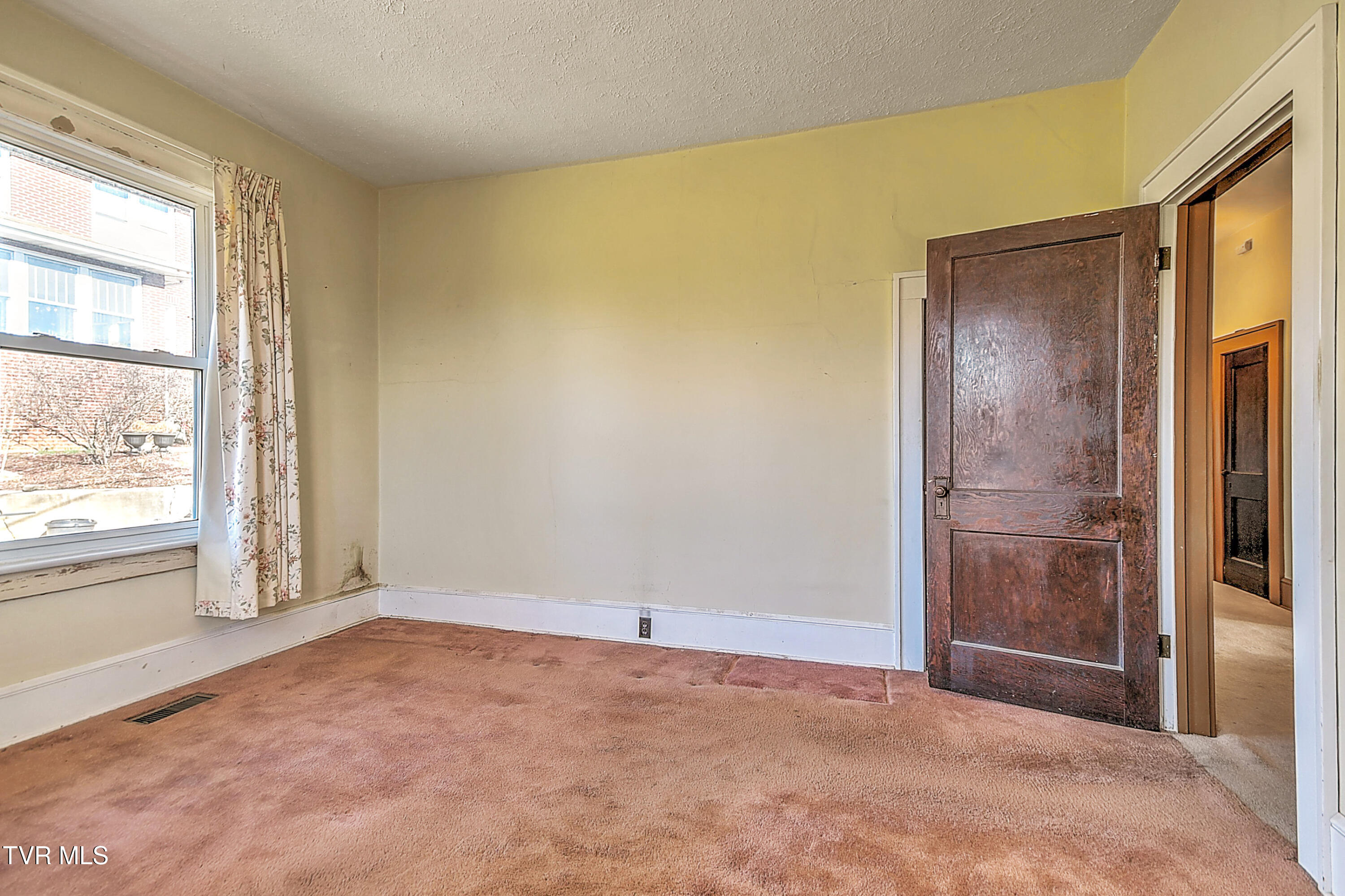 724 Park Street Bristol, VA 24201 - Photo 29 of 35 724 Park St KK-43