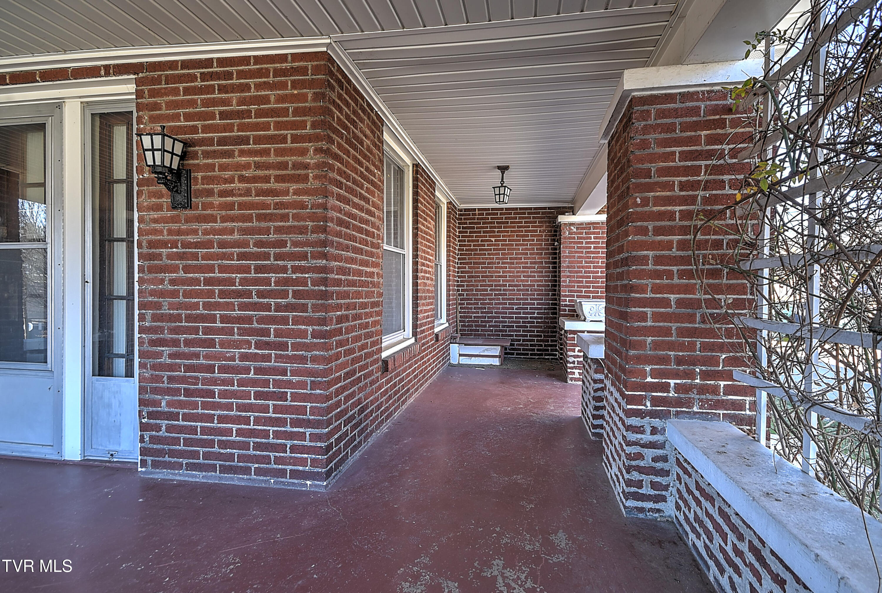 724 Park Street Bristol, VA 24201 - Photo 7 of 35 724 Park St KK-8