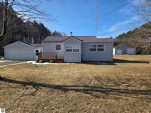 $144,000 | 2353 North School Road, Weidman, MI 48893