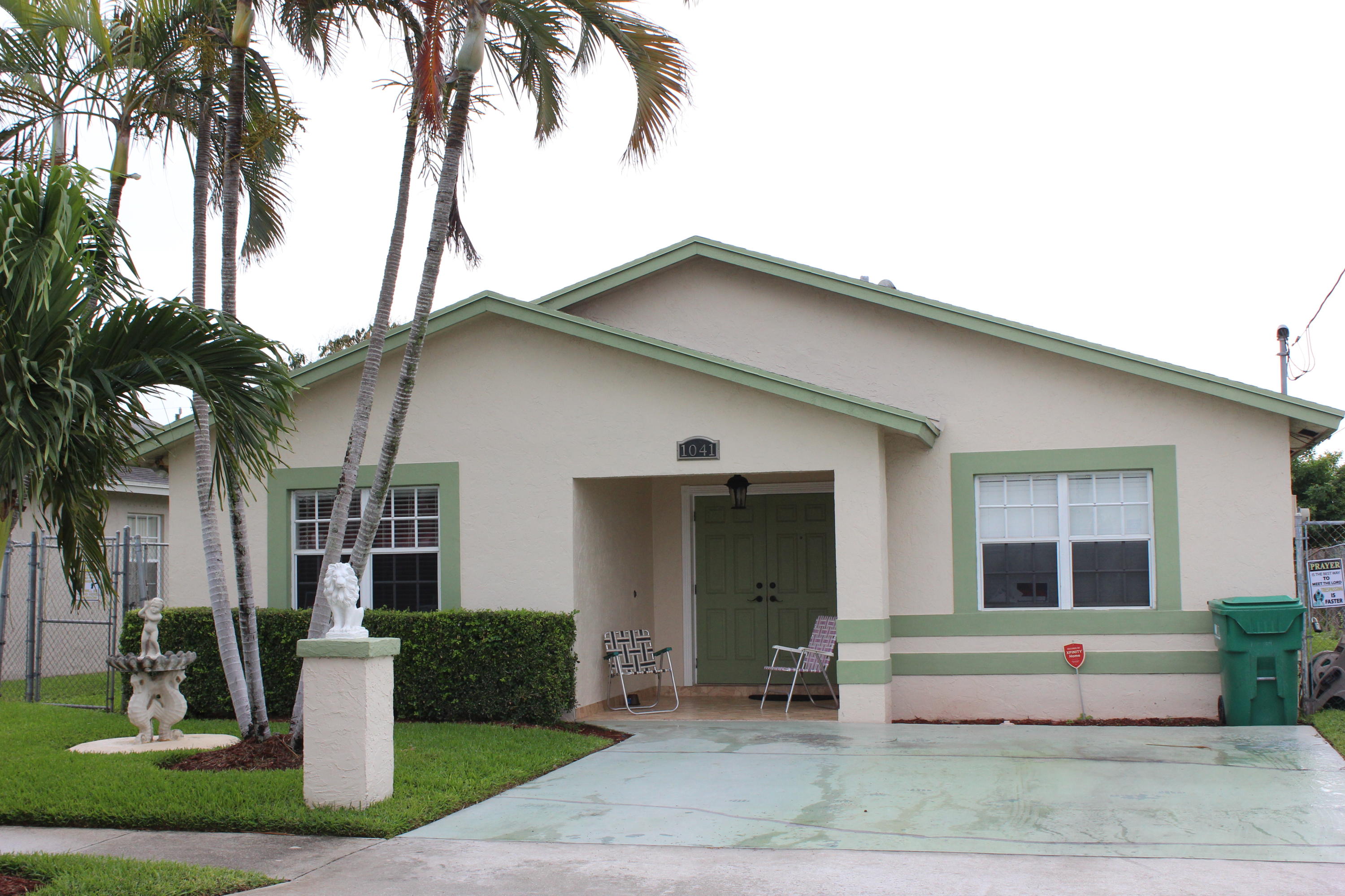 1041 West 10th Street Riviera Beach, FL 33404 - Photo 1 of 14 Well Taken Care of Home