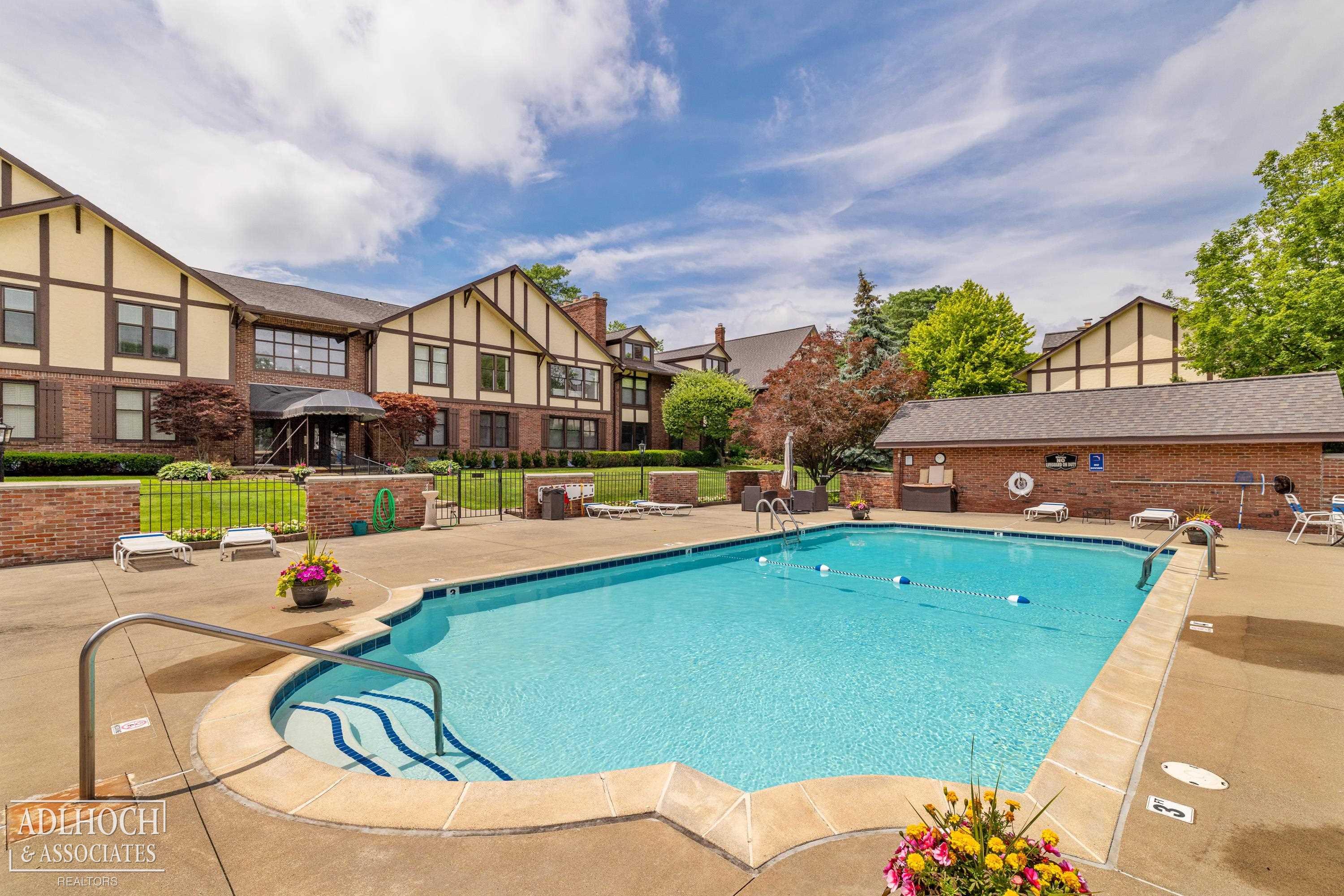 1750 Vernier Road, Unit 6 Grosse Pointe Woods, MI 48236 - Photo 30 of 39