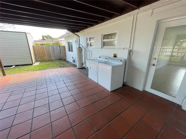 a view of utility room