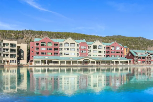 a view of houses with a lake view