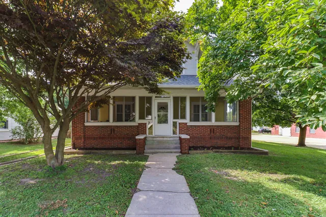 $215,000 | 106 West Boundary Street, Stanford, IL 61774