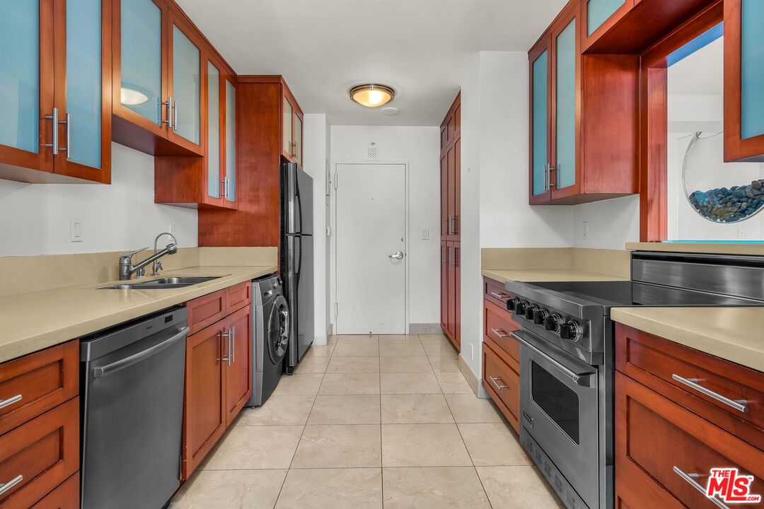 865 Comstock Avenue, Unit 4C Los Angeles, CA 90024 - Photo 16 of 26 a kitchen with stainless steel appliances granite countertop a stove and a sink