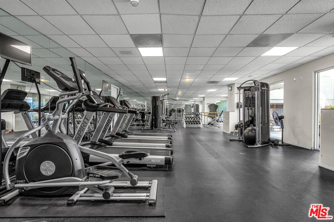 865 Comstock Avenue, Unit 4C Los Angeles, CA 90024 - Photo 23 of 26 a view of gym