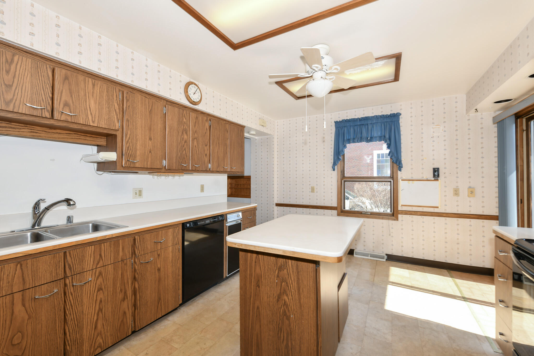 6919 West Blue Mound Road Wauwatosa, WI 53213 - Photo 16 of 39 HEN_0869