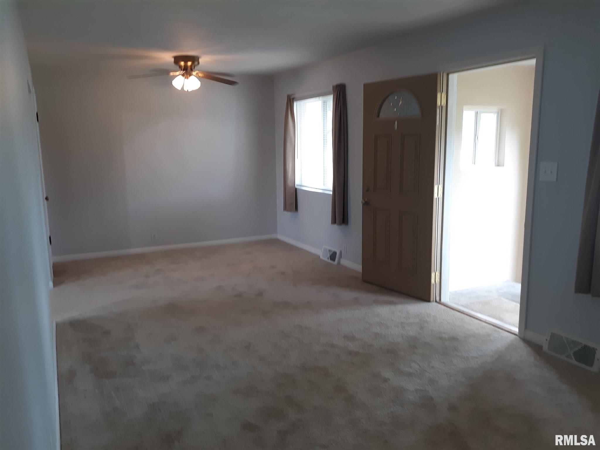 1222 15th Avenue South Clinton, IA 52732 - Photo 2 of 12
