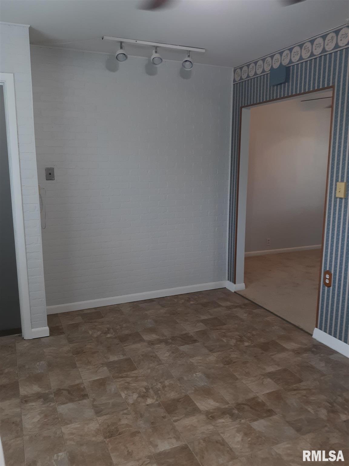 1222 15th Avenue South Clinton, IA 52732 - Photo 7 of 12