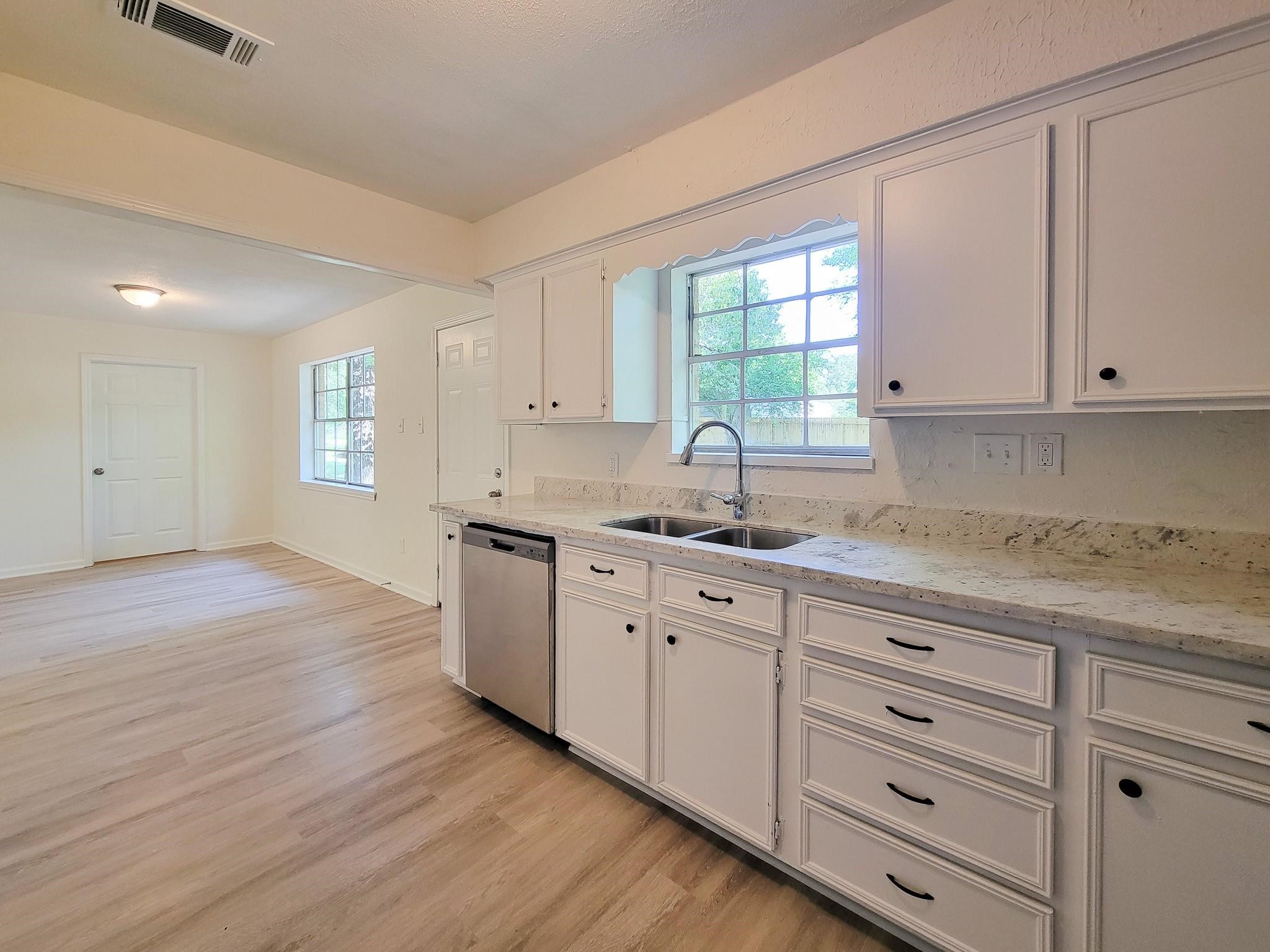 6 Sowell Lane Huntsville, TX 77320 - Photo 10 of 38