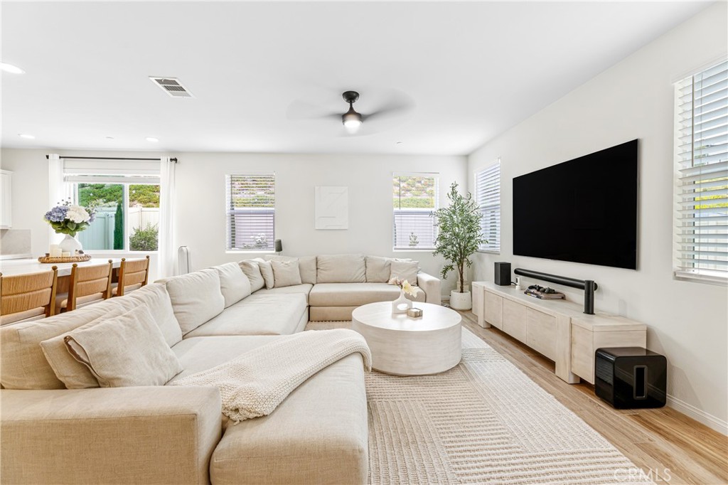 39490 Verbena Way Temecula, CA 92591 - Photo 20 of 70 Living Room