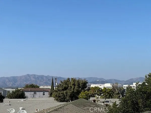$2,895 | 1950 Cloverfield Boulevard, Unit 15, Santa Monica, CA 90404