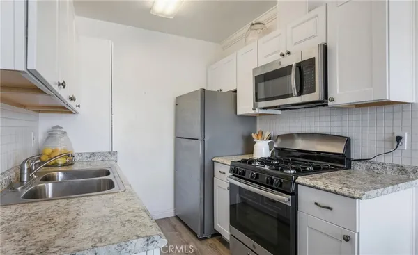 $2,895 | 1950 Cloverfield Boulevard, Unit 15, Santa Monica, CA 90404