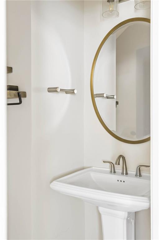 550 Central Park Overlook Alpharetta, GA 30004 - Photo 19 of 51 a bathroom with a sink and a mirror