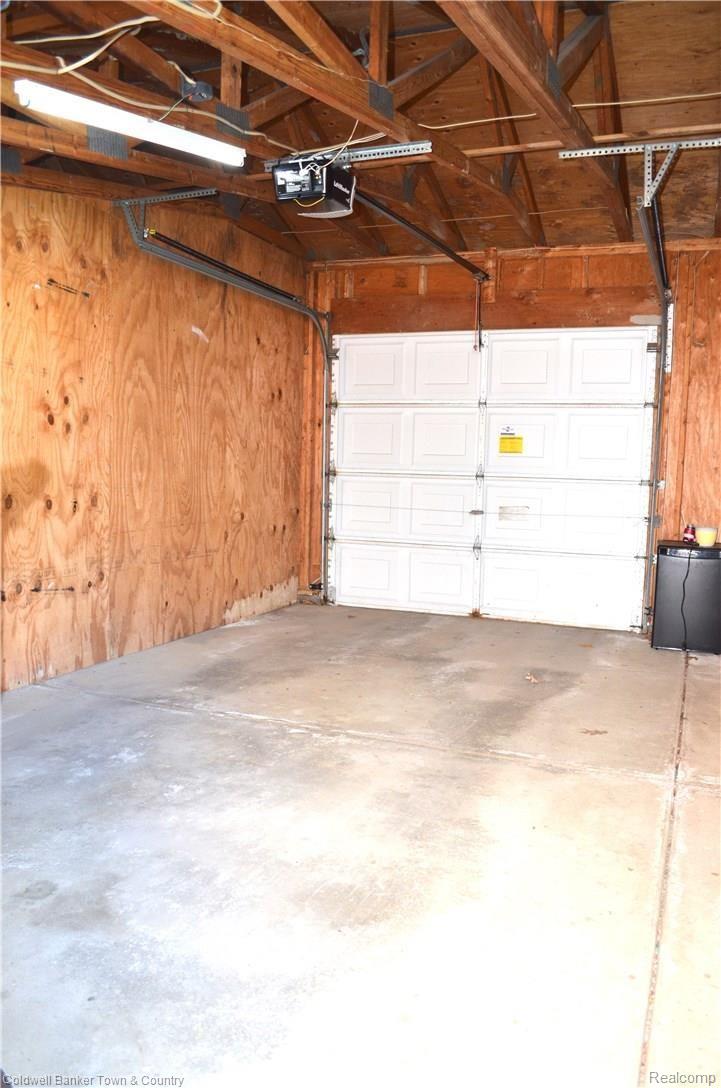 912 Ridge Court Brighton, MI 48116 - Photo 16 of 19 Oversize Garage