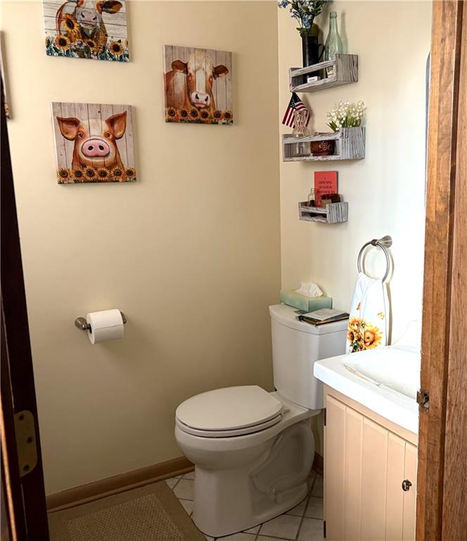 5719 Halchess Street Pittsburgh, PA 15207 - Photo 5 of 25 a bathroom with a toilet and a sink