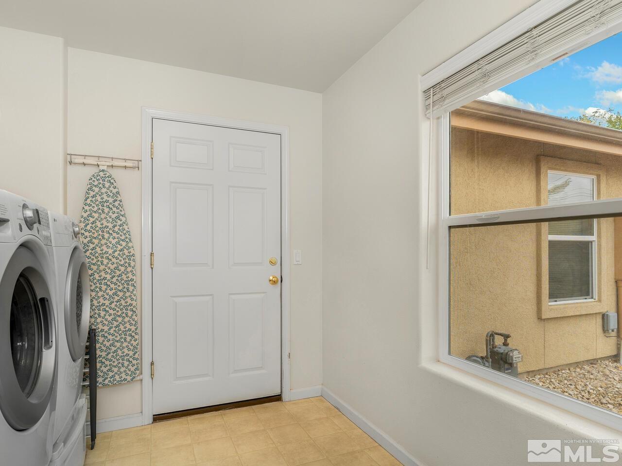 160 Hoge Road Reno, NV 89506 - Photo 13 of 19 a view of livingroom with washer and dryer