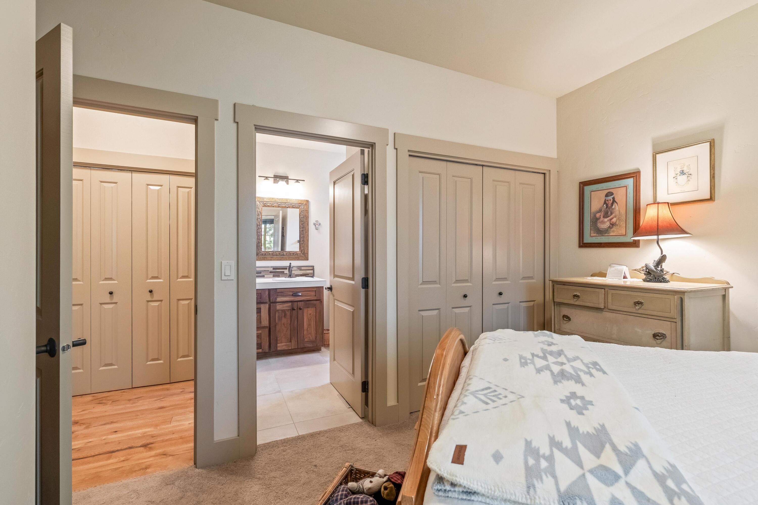 210 Northwest Saddle Ridge Loop Prineville, OR 97754 - Photo 22 of 38 a en suite bathroom with a sink and a mirror