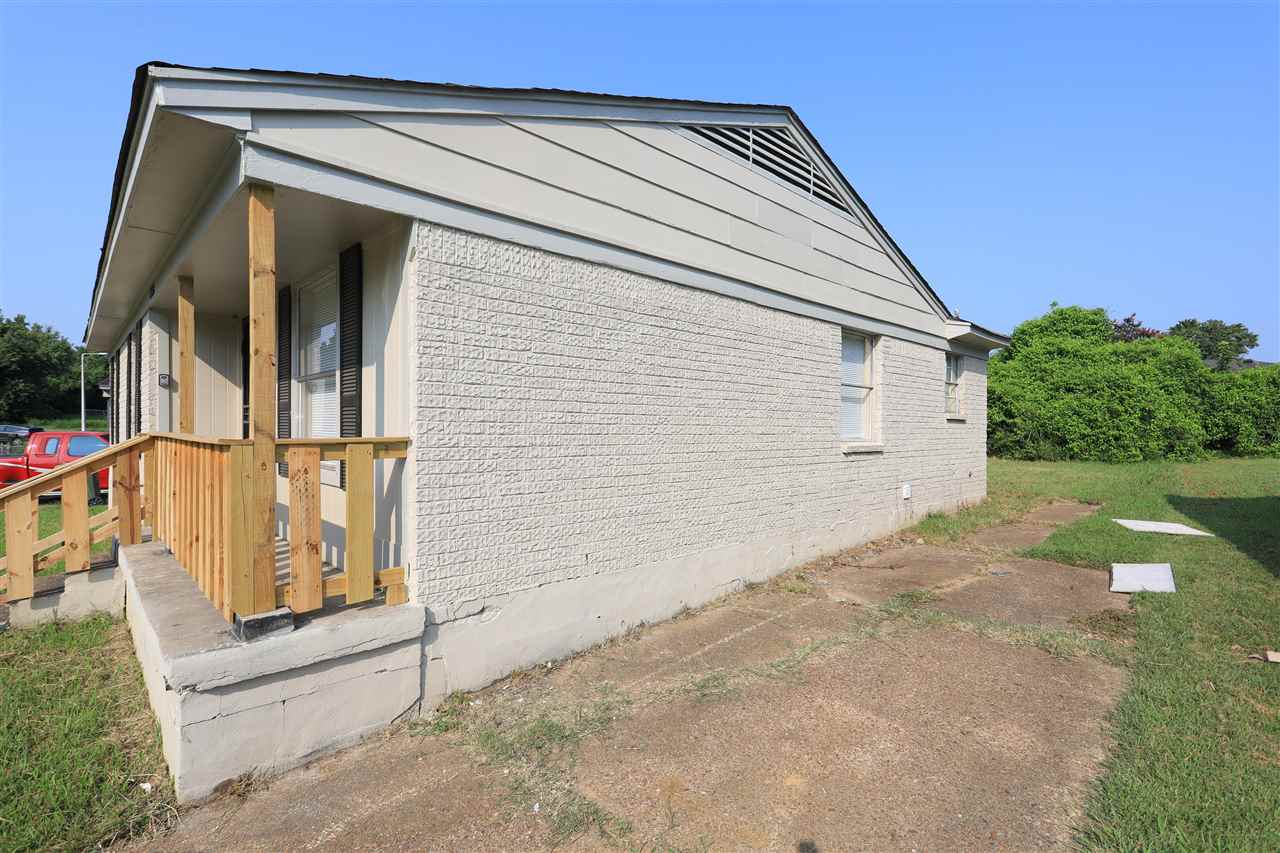 1158 Fiber Road Memphis, TN 38109 - Photo 2 of 12