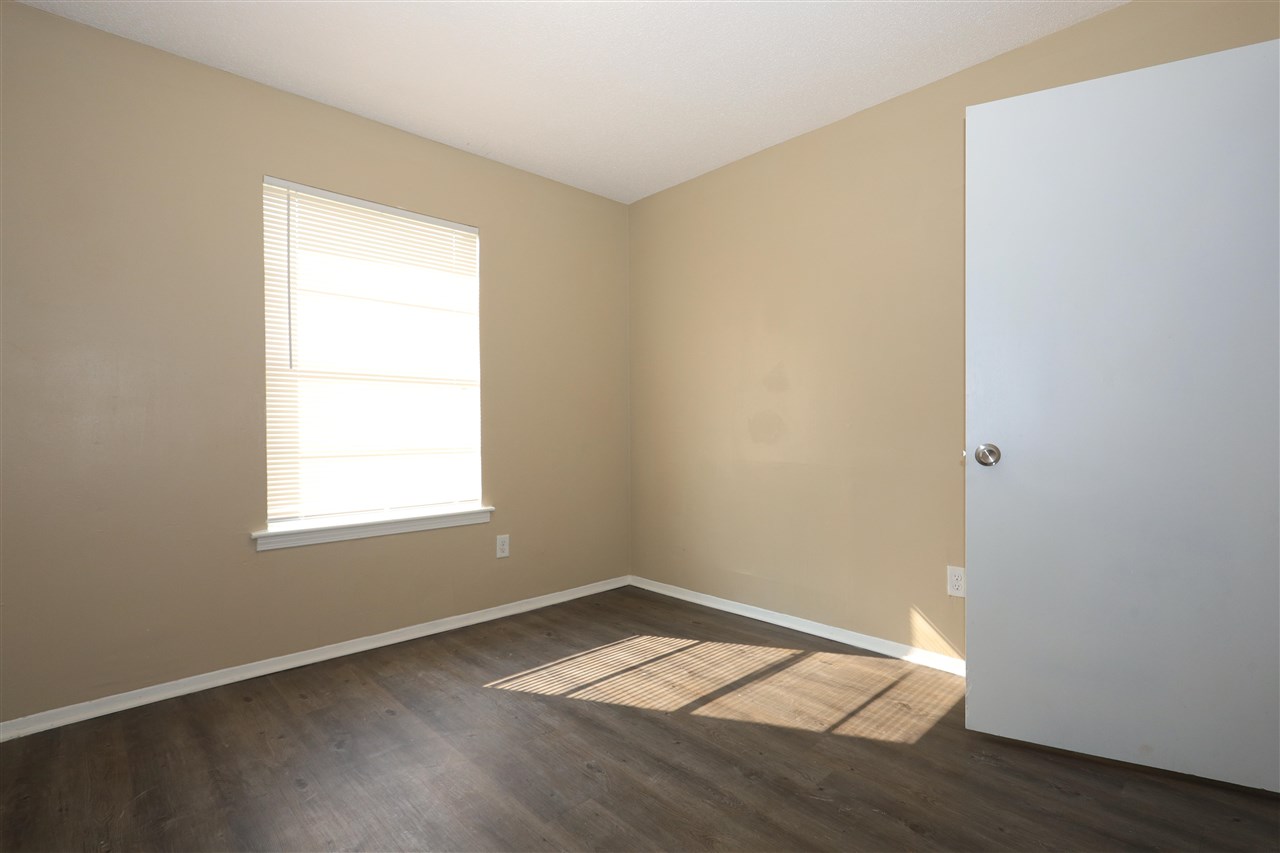 1158 Fiber Road Memphis, TN 38109 - Photo 6 of 12