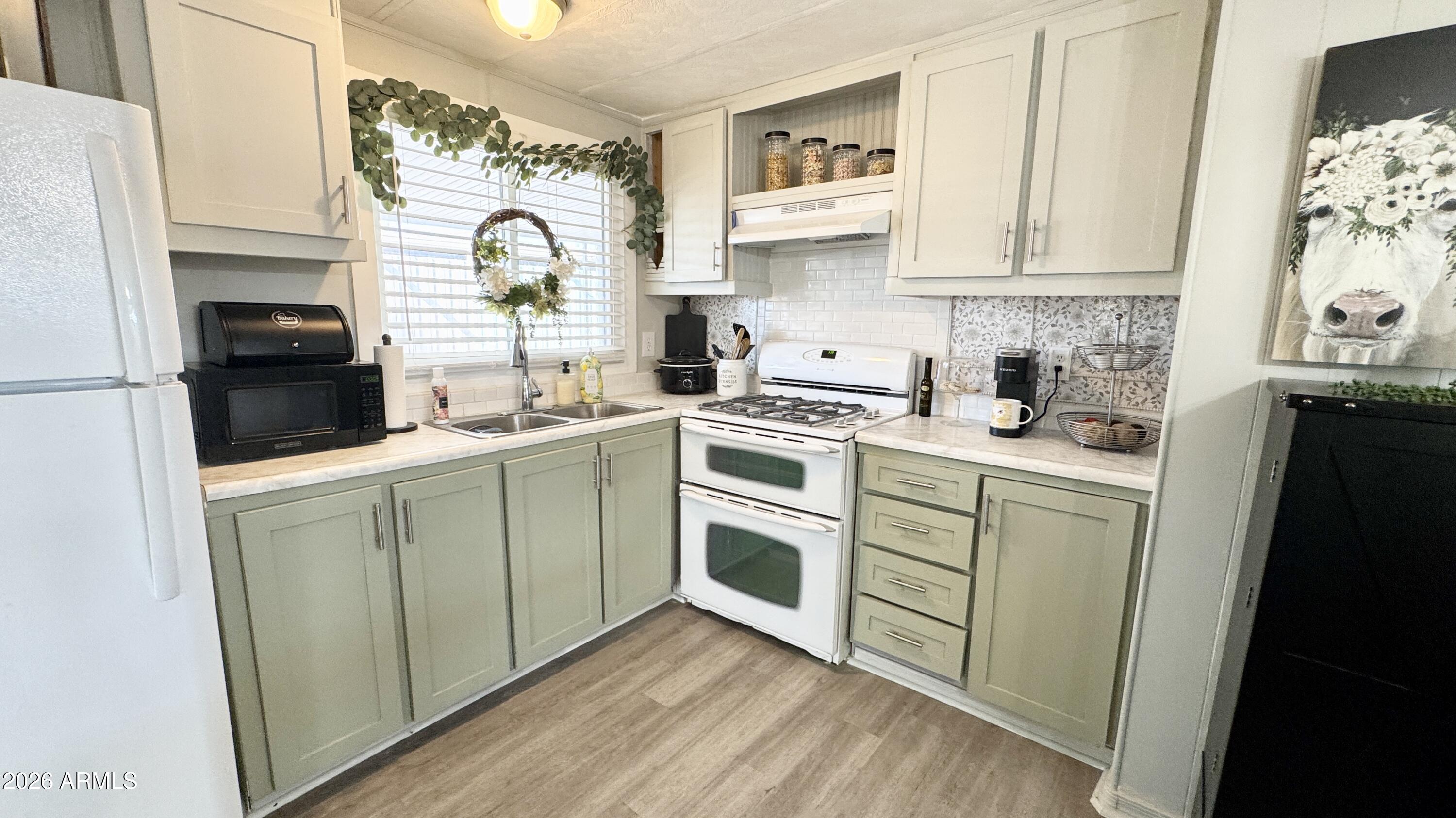 303 South Recker Road, Unit 62 Mesa, AZ 85206 - Photo 15 of 37 Kitchen
