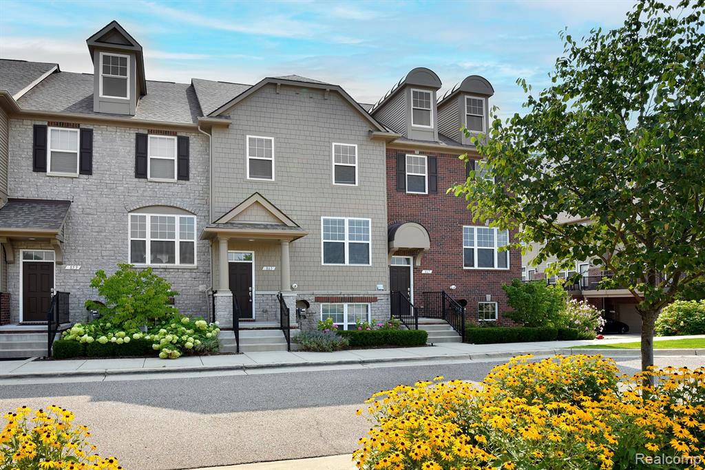 863 Barclay Circle Rochester Hills, MI 48307 - Photo 1 of 35