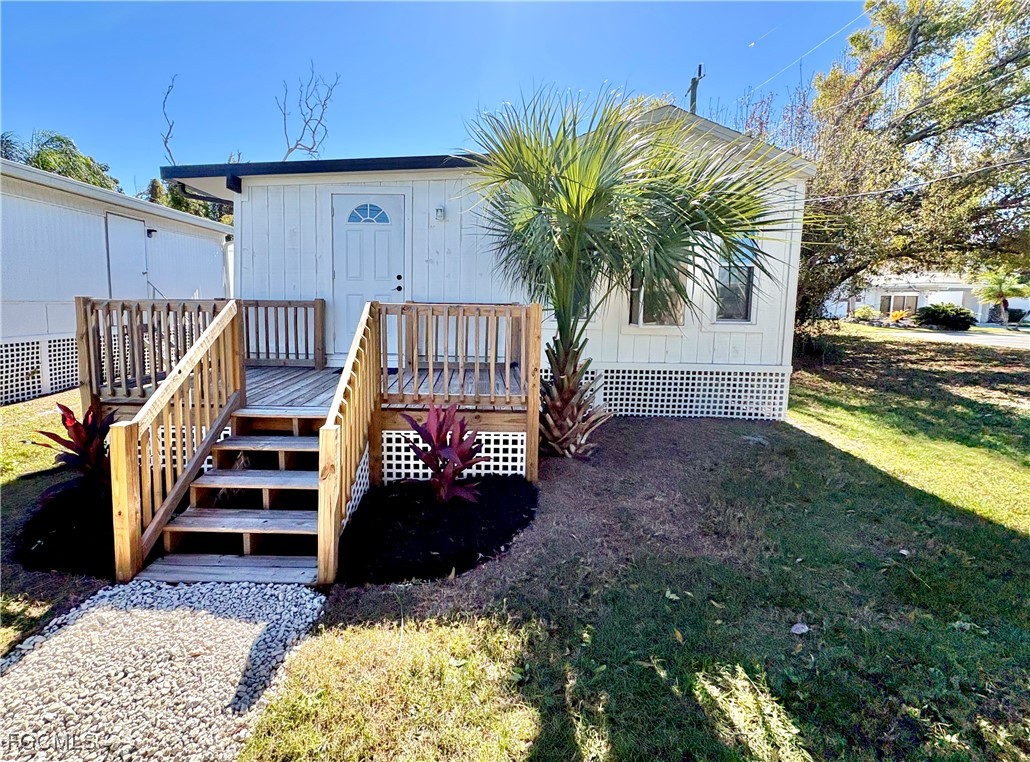 5675 Pine Island Road St. James City, FL 33956 - Photo 7 of 28 a view of entryway with wooden floor